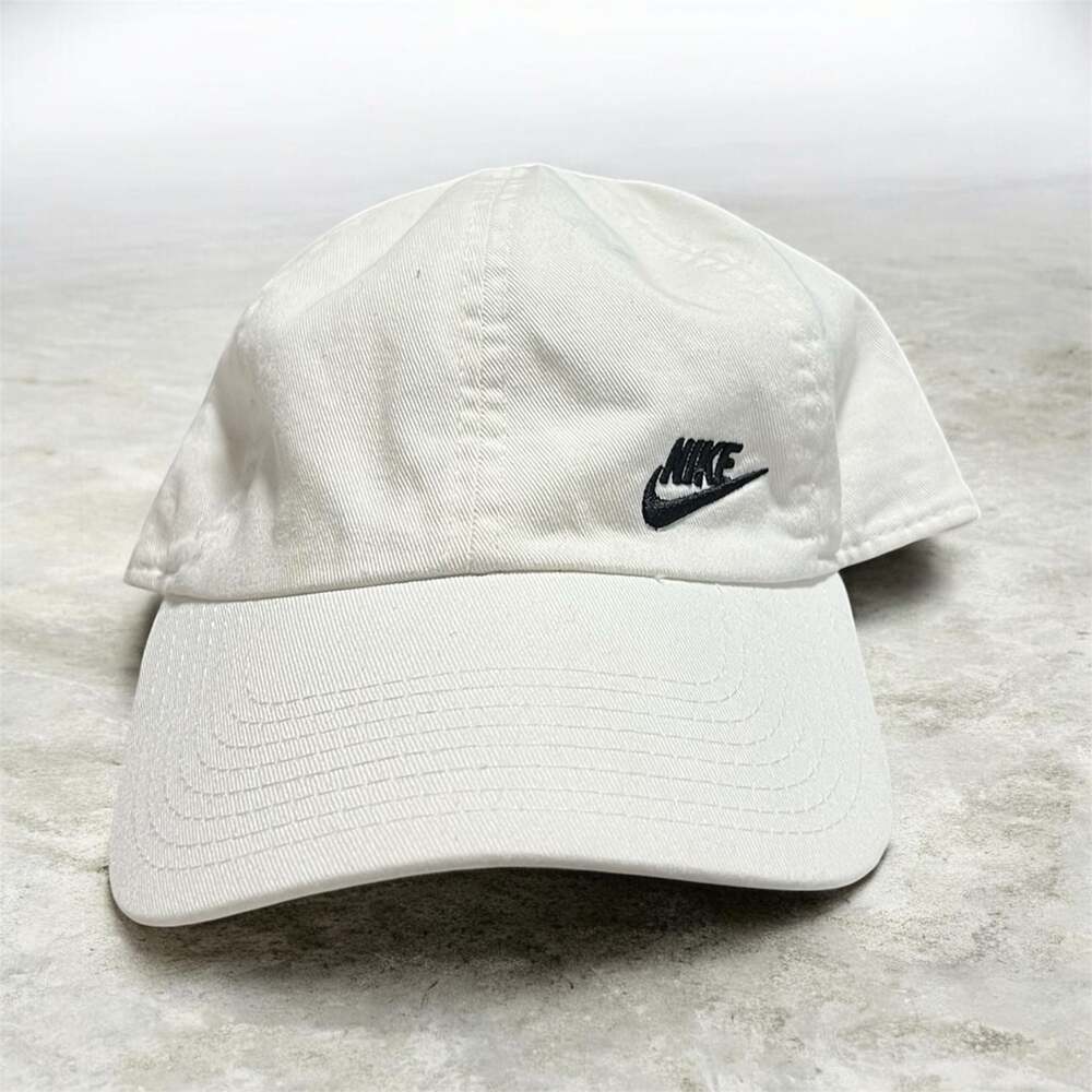 Nike Heritage86 Adjustable Swoosh Baseball Cap in White/Black